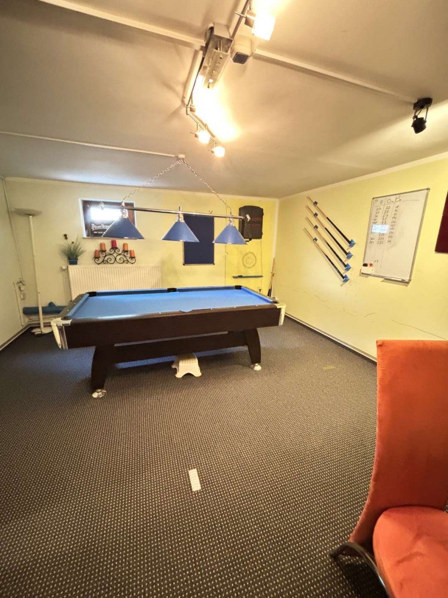 Partyraum Keller Doppelhaush�lfte Halbe