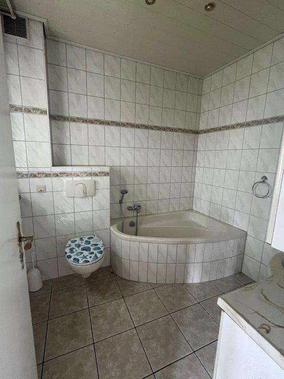 helles ger�umiges Bad im EG Einfamilienhaus Senftenberg OT Sedlitz