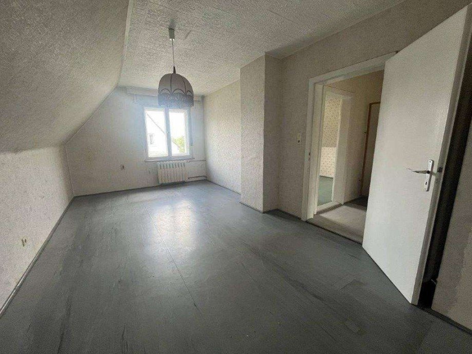 ger�umiges Zimmer im OG Einfamilienhaus Senftenberg OT Sedlitz